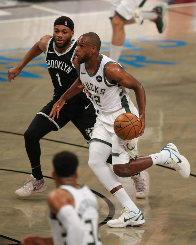 雄鹿挑战篮网:双雄相遇悬念重重的简单介绍 雄鹿挑战篮网:双雄相遇悬念重重的简单介绍