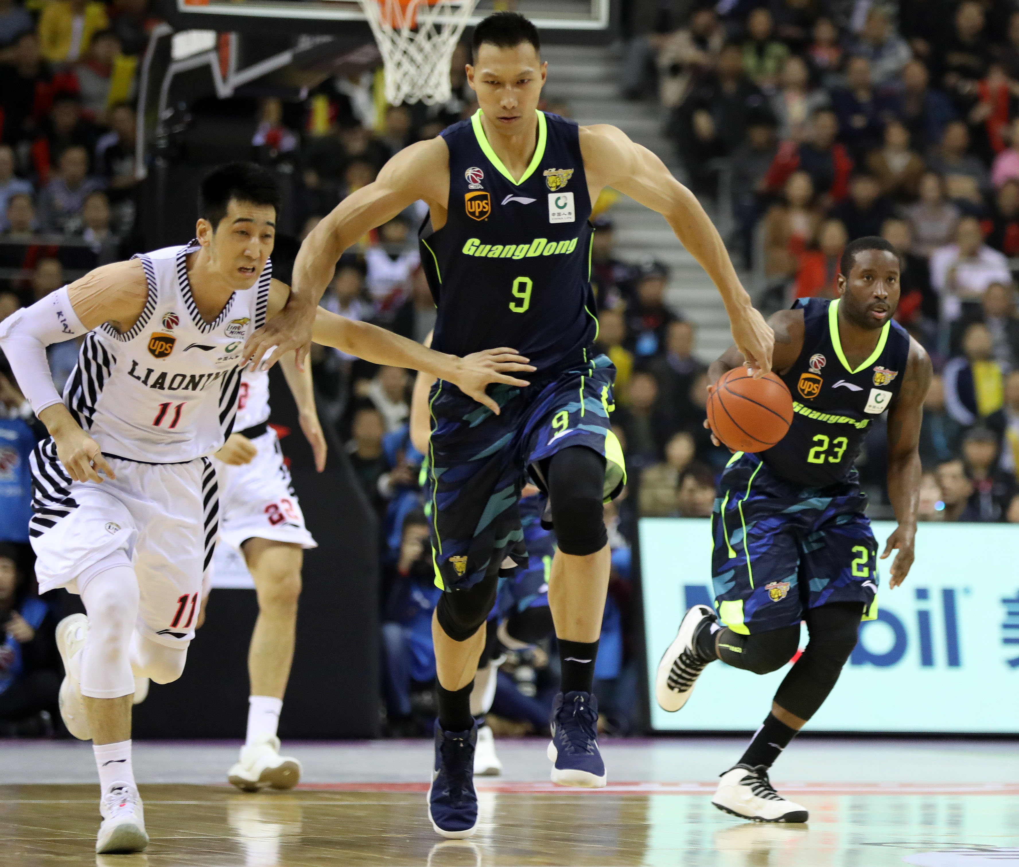 体育项目瞬息万变,观众目不转睛 体育项目瞬息万变,观众目不转睛